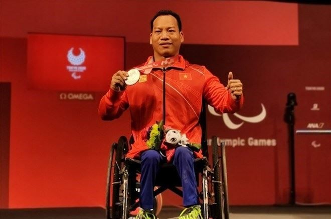 Cử tạ người khuyết tật Việt Nam giành huy chương đồng ở Asian Para Games 4